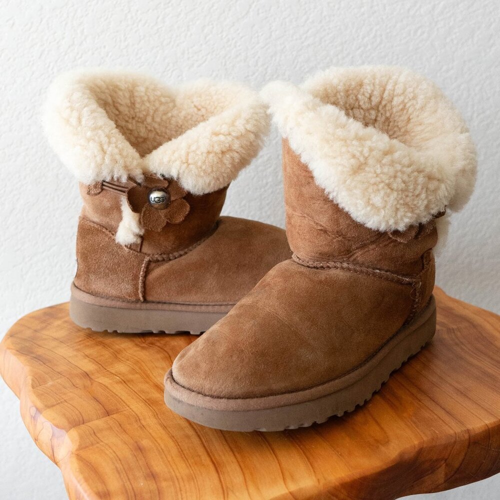 UGG Boots Size 6 Bailey Button Poppy Suede Shearling Chestnut Brown Tan - Picture 1 of 6